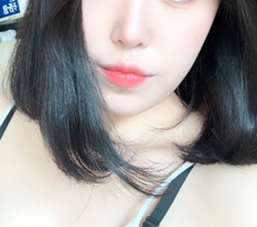 이제 웃을때 손으로 입 안가리고 웃어용